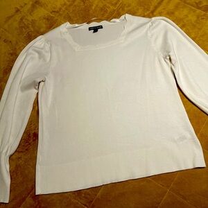 Scallope neck sweater